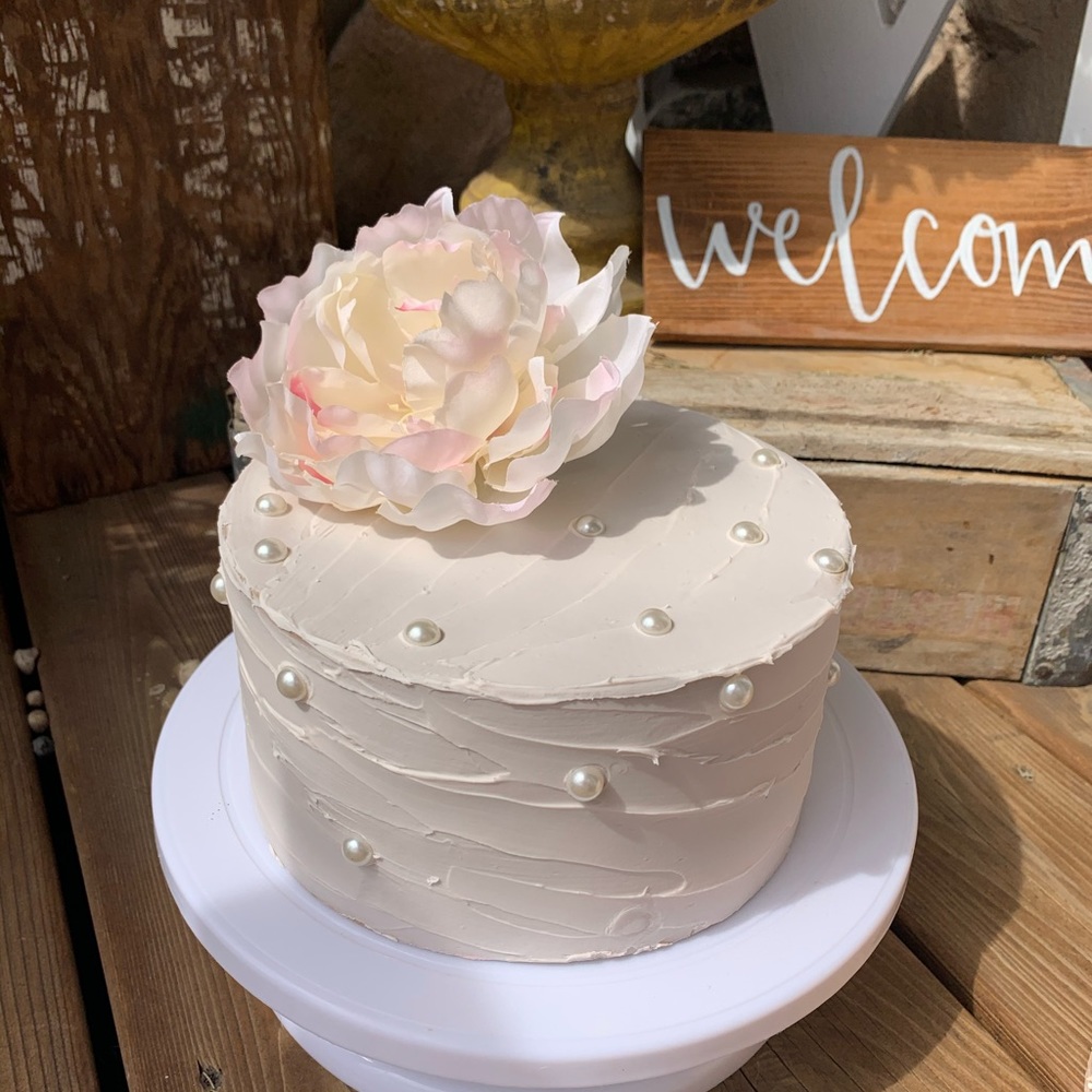 Display wedding cake or shower cake .